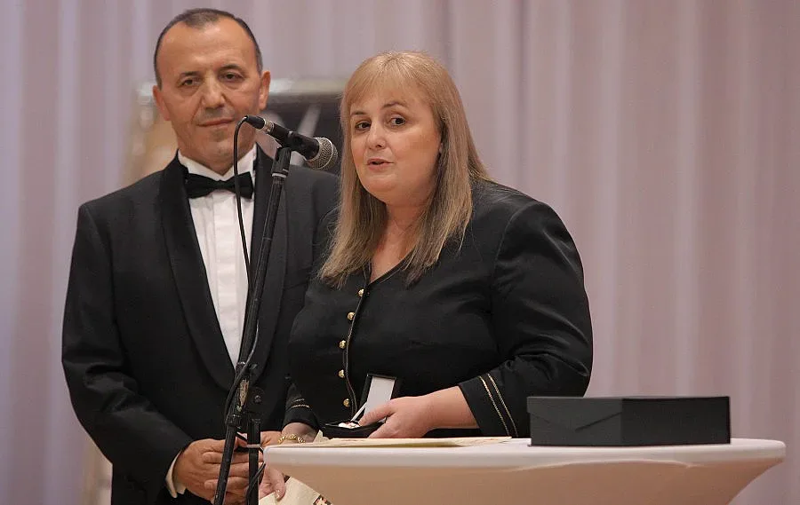 "Стандарт" с медал от тамплиерите