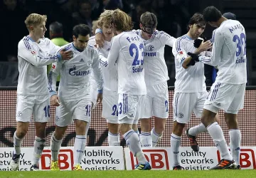 "Шалке 04" настигна "Байерн" на върха