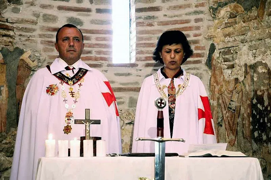 Вдигат дом на рицарите в София