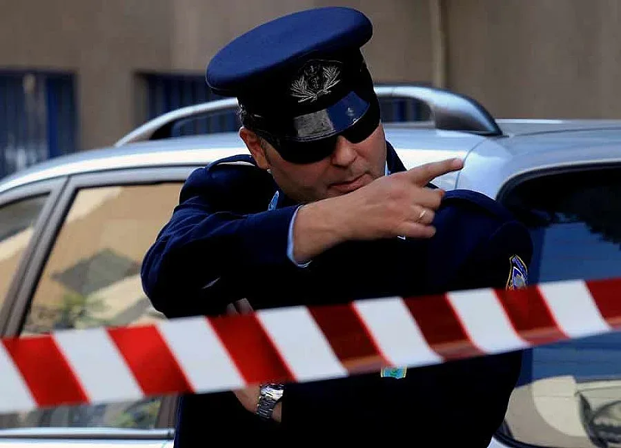 Пратка с експлозив избухна в ръцете на данъчен шеф