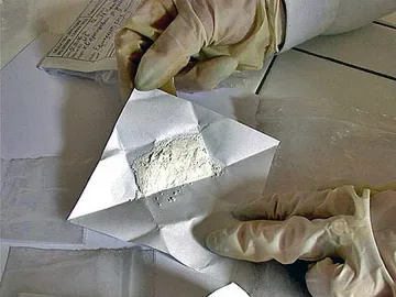 Служител на "Пътна полиция" арестуван с кокаин