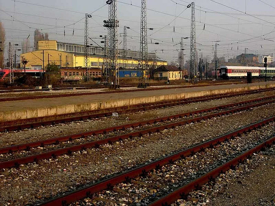 Вадим от джоба си по 55 лв. за БДЖ 