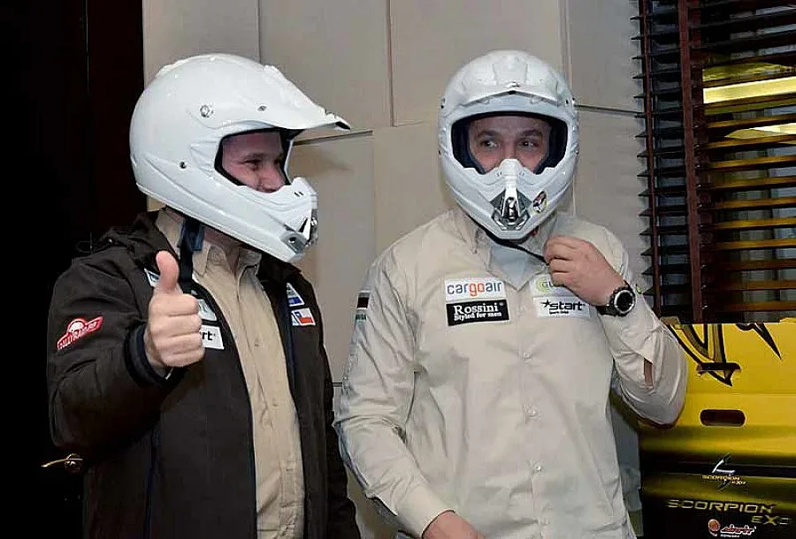 Йога поготвя нашите пилоти за "Дакар"