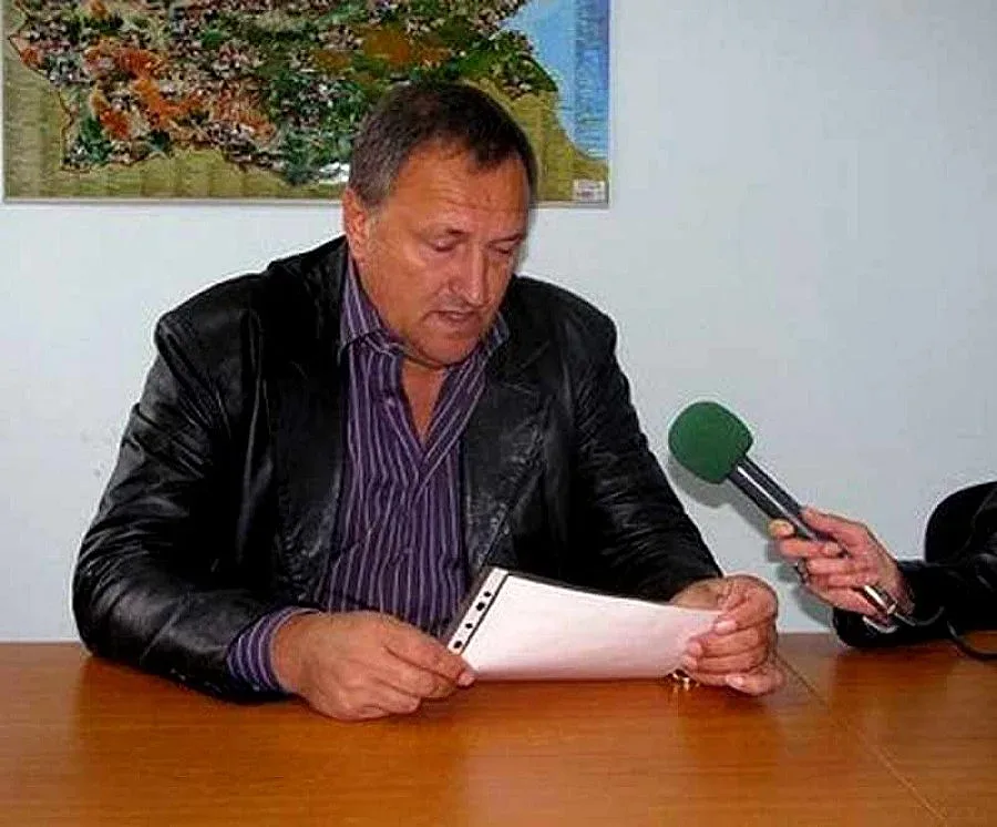 Футболен бос наряза стадион за скрап