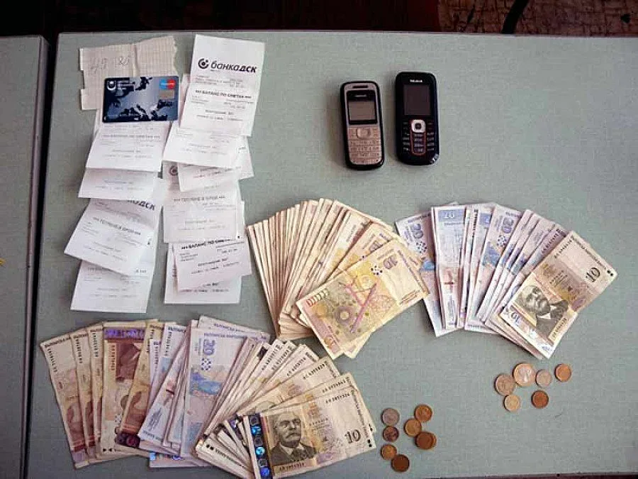 Спипаха лихвар със заложена стока и пари