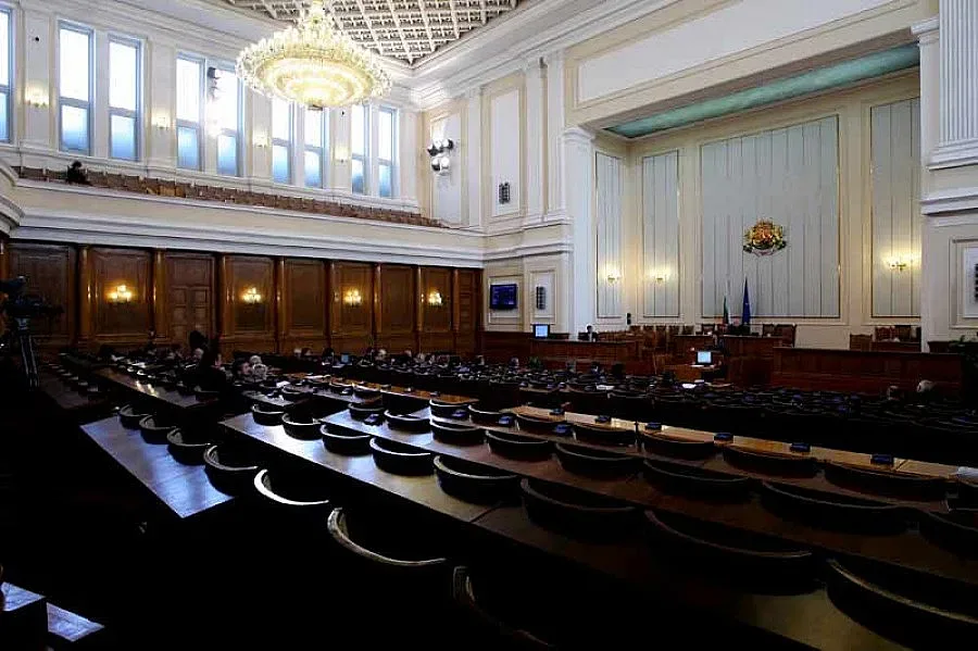 Депутатите спряха пенсионната реформа в полунощ