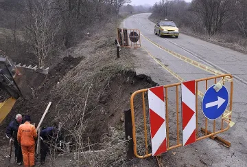 Спестяваме 21 млн. евро с ремонт на пътища