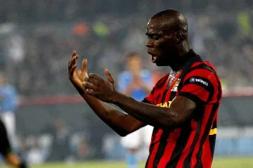 Балотели се прости с кола за 150 000 евро