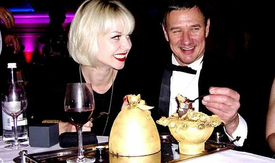 Зарязан бизнесмен брои $ 34 000 за десерт