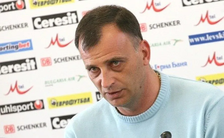 Тони Здравков пое "Ботев" (Враца)