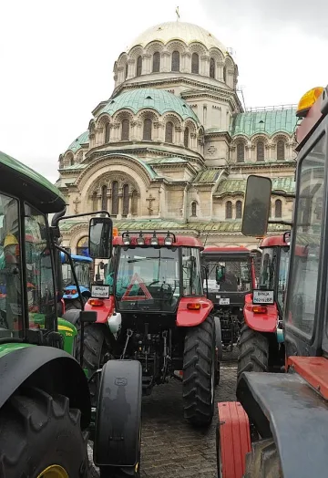 Тракторите кръгом марш от София