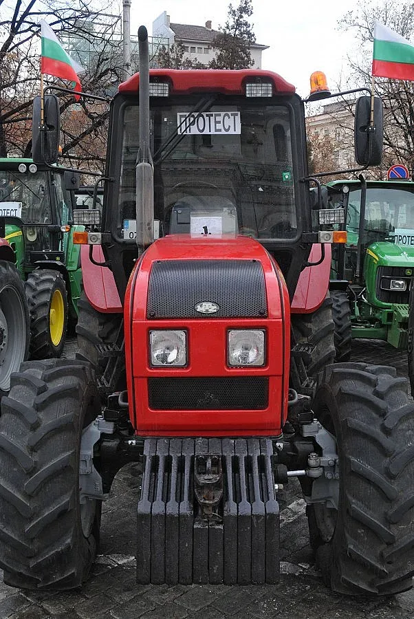 Протестиращите пратили галоши на Миро Найденов  