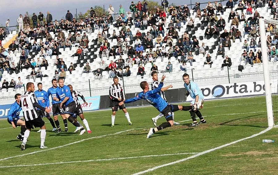 "Литекс" си взе вратар, разделя се с Том 