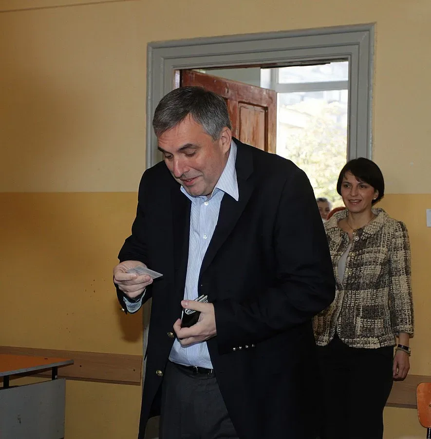 Калфин хвърля ръкавица на Цукерберг