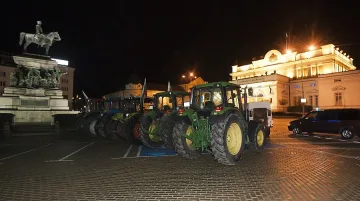 Миро Найденов: Трактори! Да не са марсианци? 