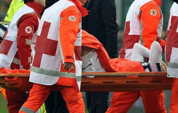 Кърпят с осем шева главата на Дел Пиеро