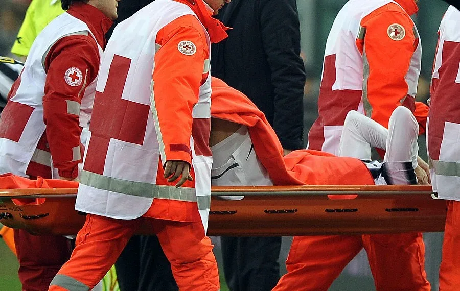 Кърпят с осем шева главата на Дел Пиеро