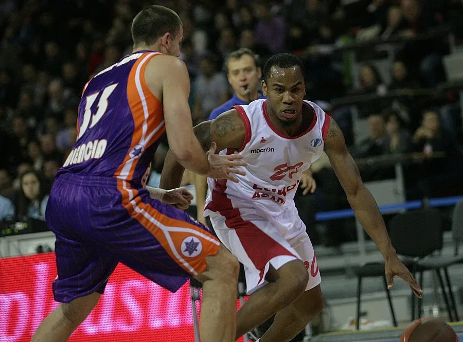 "Лукойл Академик" ще се бори с "Валенсия" пред 9000 