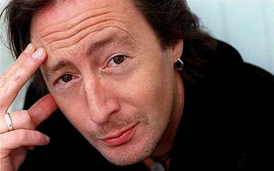 Джулиън Ленън се оплака от баща си