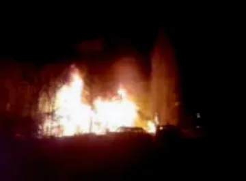 Бивша поща изгоря като факла