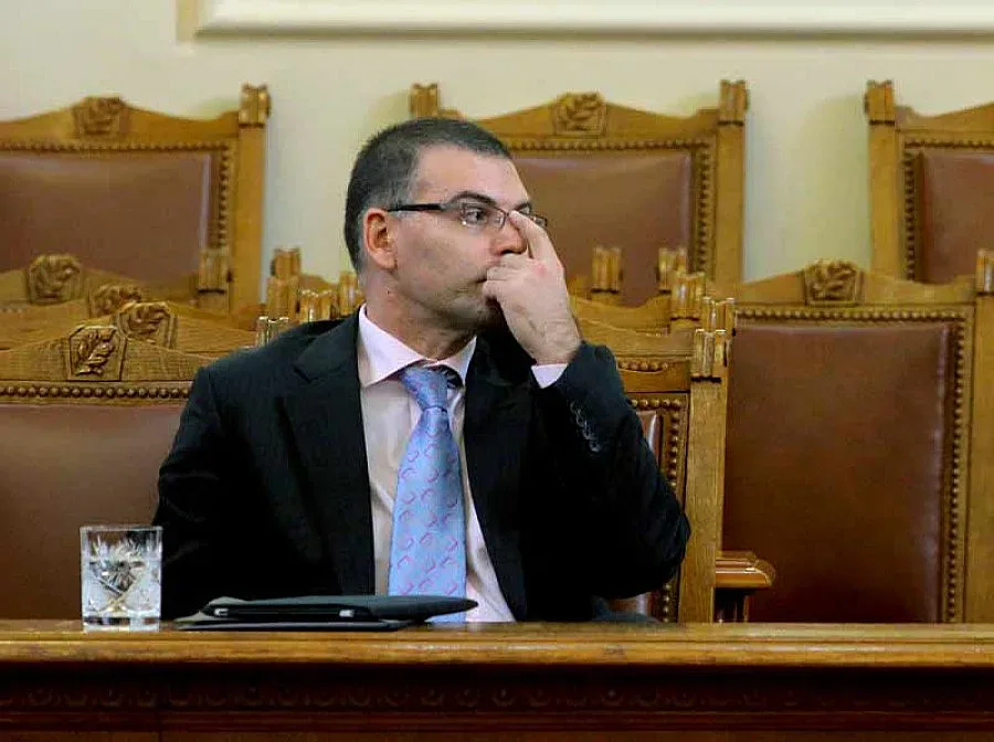 Дянков гледа 20 г. напред, не мисли за оставка
