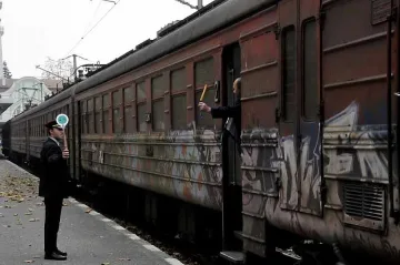 179 от 237 влака спряха