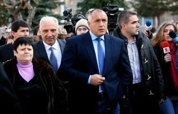 Бойко пие турско кафе с бохемите