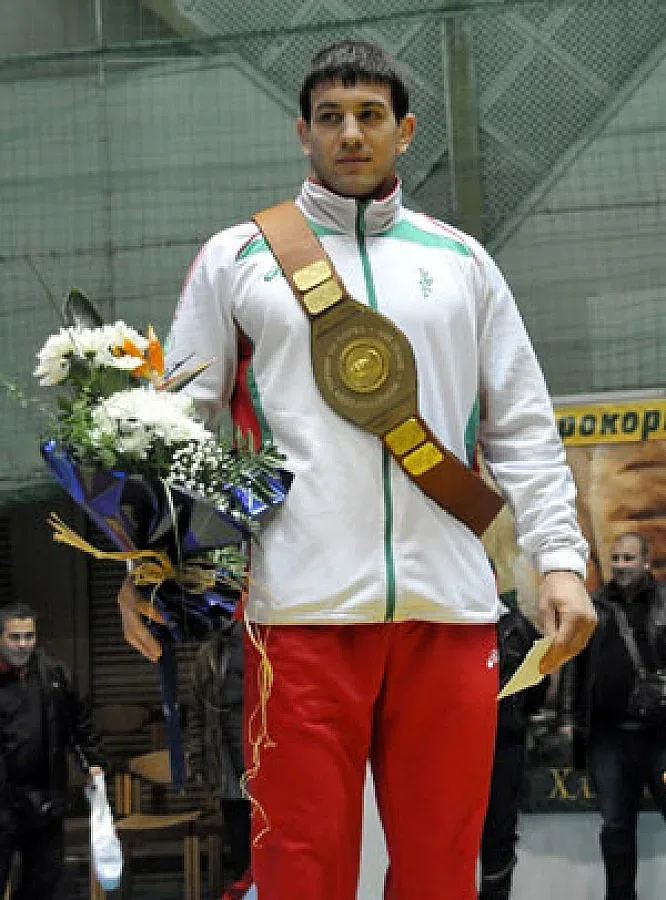 Националите по борба играят мач "Пред банята" 