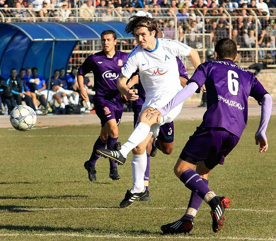 "Левски" триумфира под "Царевец"