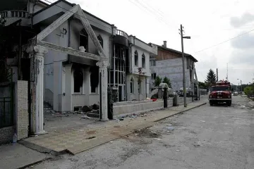 Роми плячкосват палатите на Цар Киро