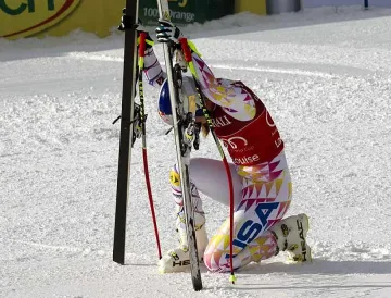 Линдзи свръхбърза в първото спускане за сезона