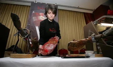 Змиорка с водорасли за ЧНГ в София