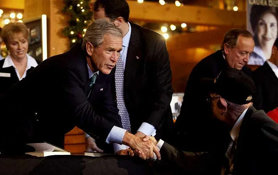 Искат арест за Джордж Буш 