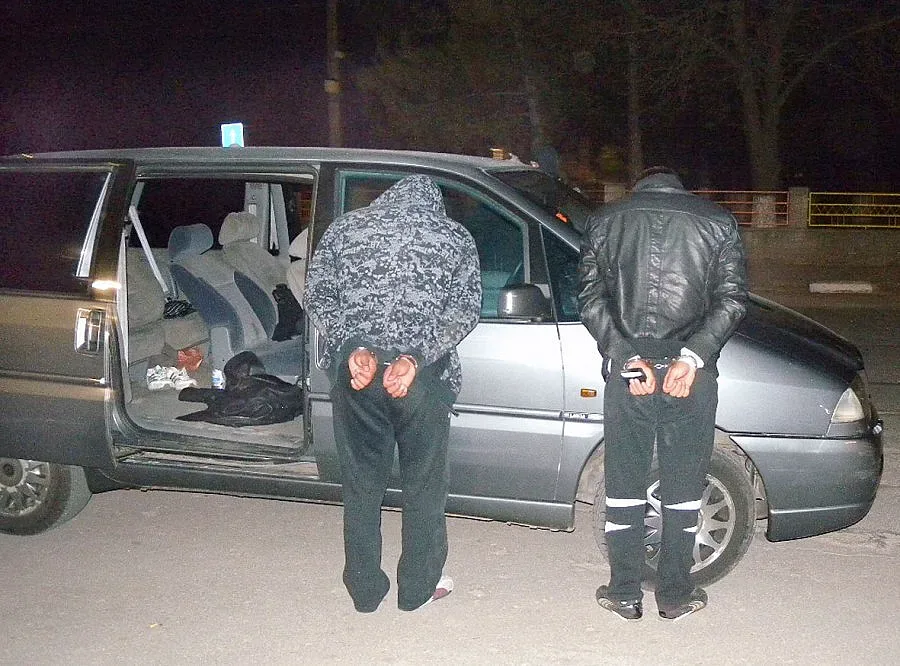 Апаши разбиха 8 врати и 2 каси за 5 минути