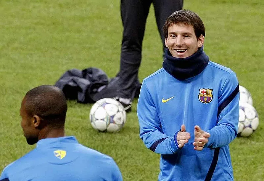 Меси мечтае за бебе, Плейстейшънът му писна