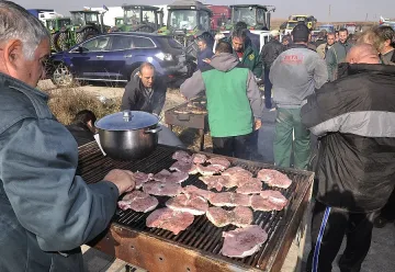 Бойко към фермерите: В София няма кебапчета, тук се работи!