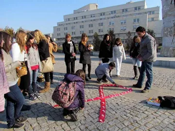 Тийнейджъри от Кърджалии активни в анти-СПИН кампанията 