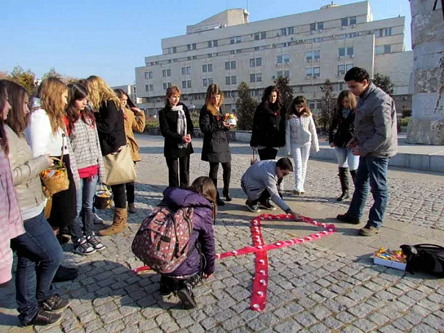 Тийнейджъри от Кърджалии активни в анти-СПИН кампанията 
