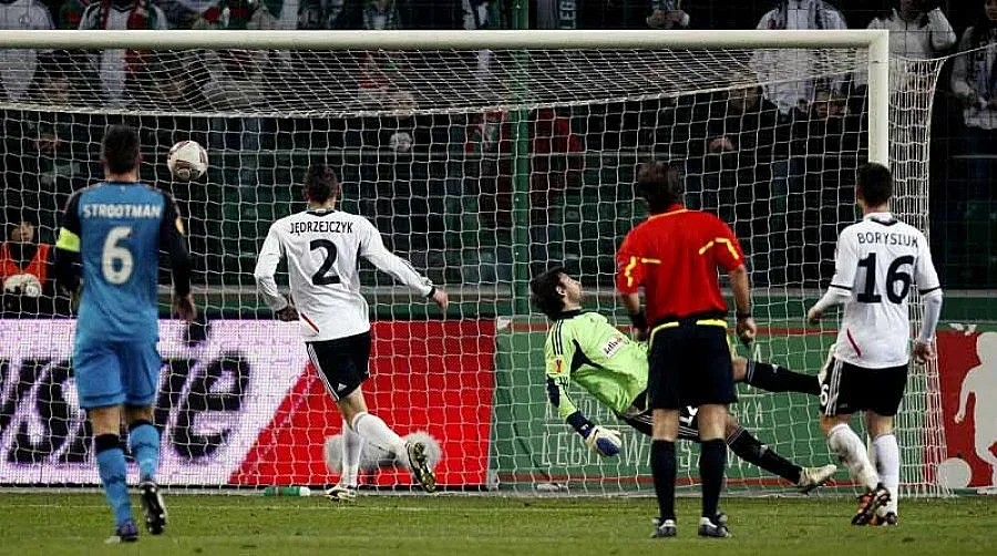 ПСB отнесе "Легия" 3:0 в Лига Европа