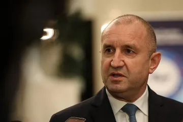 Политическа жега. Чака се президентът да връчи втория мандат