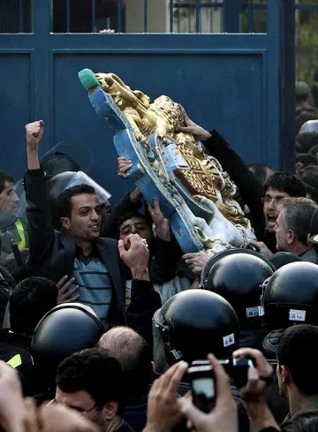 Великобритания експулсира всички ирански дипломати 