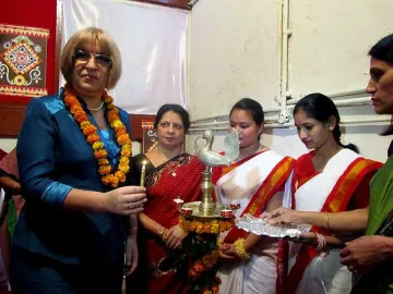 Пеят на санскрит на Цачева в училище "Г. С. Раковски" в Делхи