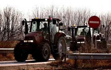 Трактори затвориха пътя при Плевен