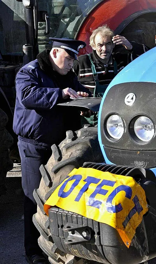 Земеделци блокираха "Петолъчката"