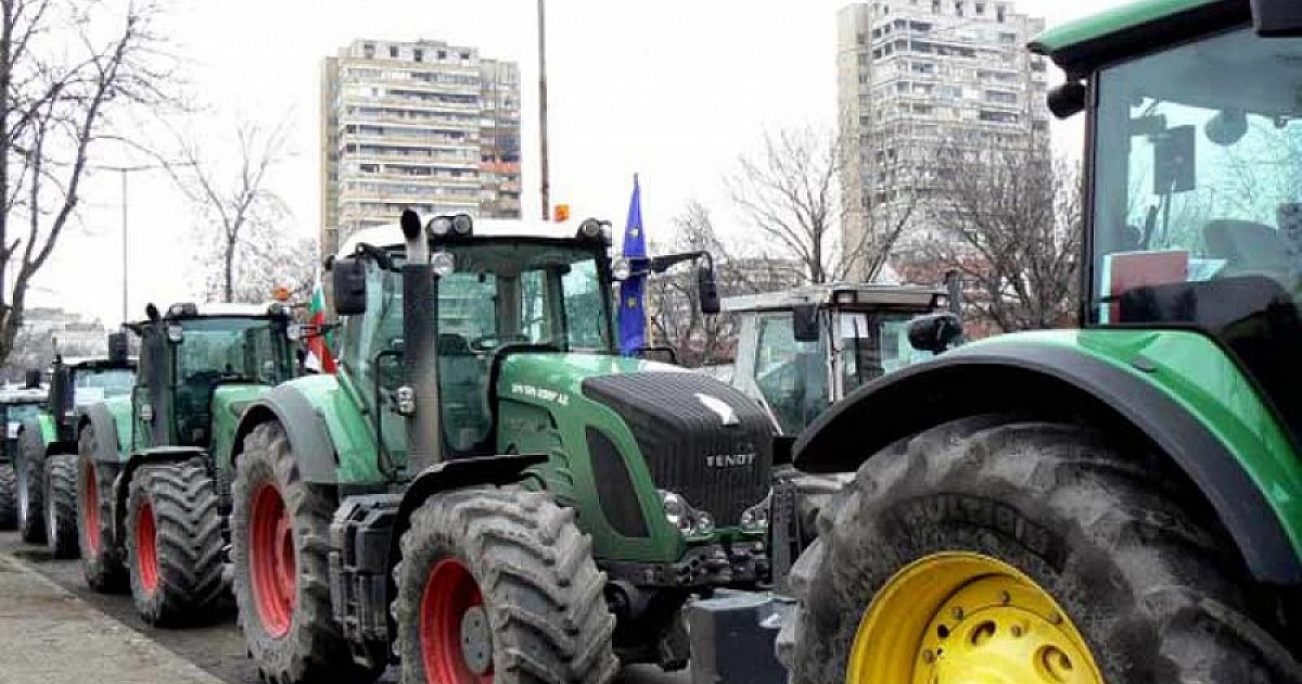 Яростни гърци щурмуват границата ни