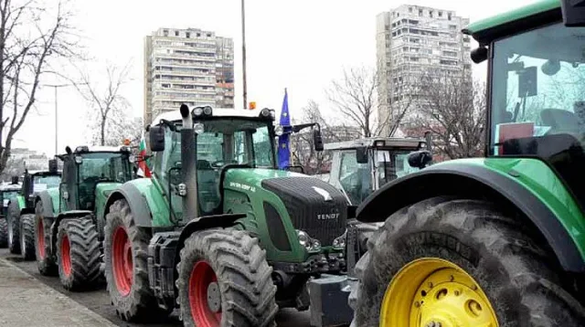 Яростни гръцки фермери щурмуват на границата ни
