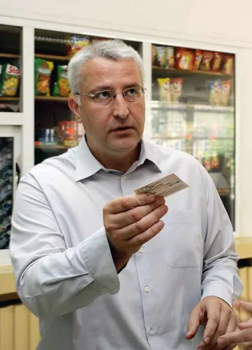 От 1 декември евродепутатите ни стават 18 