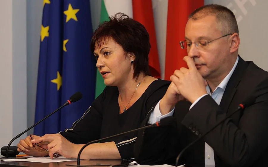 Станишев на турне с брадва за предателите