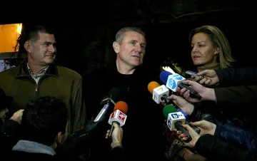 Великият Бубка на крака при премиера