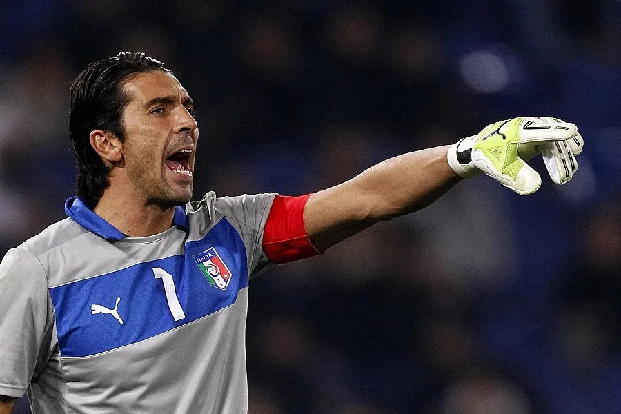 "Адзурите" ще пълнят касата на БФС